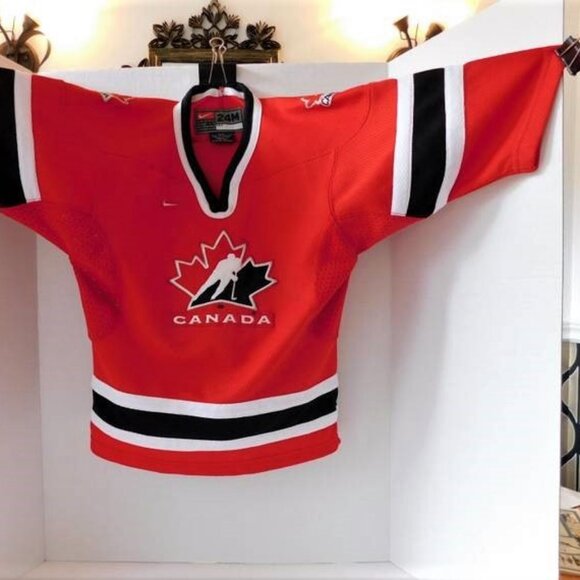 Team Canada Nike Hockey Jersey | Toddler - Picture 5 of 10